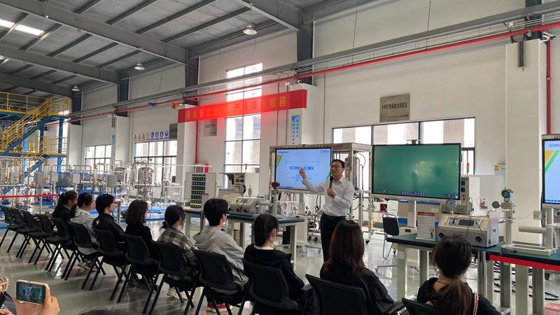 涂料工业添加剂：如何选择合适的厂家直销报价单
